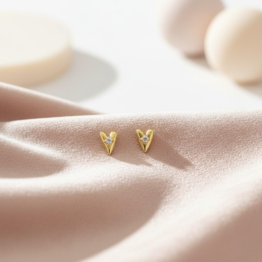 Brinco Coração Dourado com Zircônia